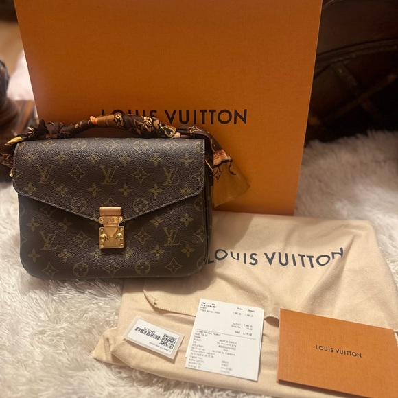 Louis Vuitton Handbags - Louis Vuitton Pochette Métis Classic Monogram Crossbody Bag